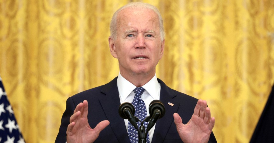 'America Stands up to Bullies,' Biden Says in Authorizing New Sanctions on Russia