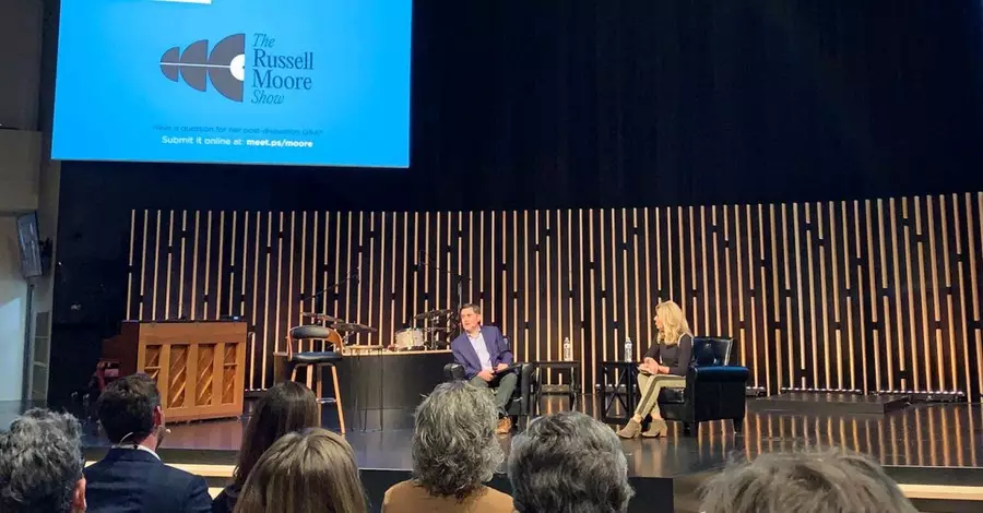 Russell Moore and Beth Moore Share Laughter, Regrets During “Lessons in Leaving (and Staying)” Event at Nashville Church