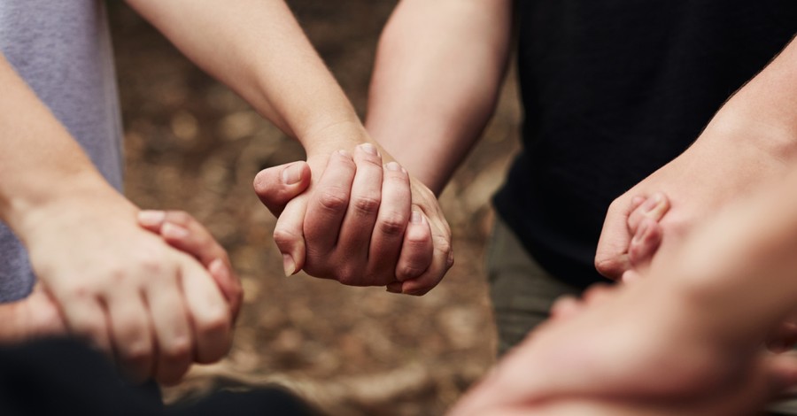 Virginia Community Comes Together to Pray for Peace, Unity following High School Shooting