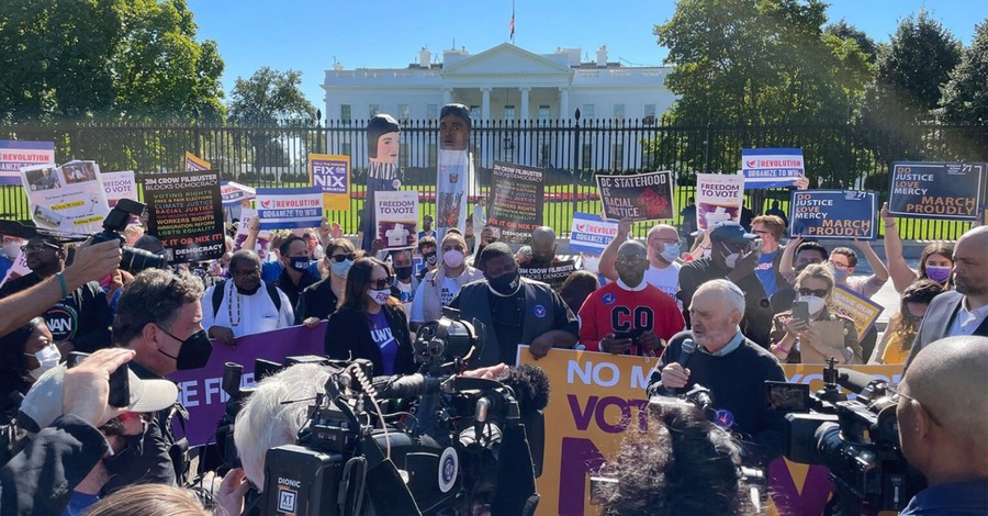 Voting Rights Demonstration Leads to Faith Leaders' Arrests outside White House