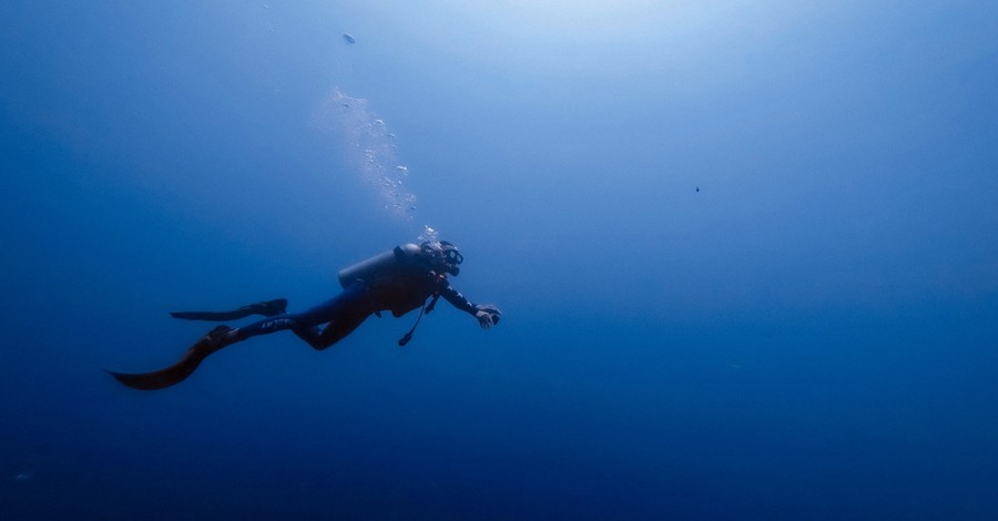 'A Beautiful And Rare Find': Scuba Diver Discovers 900-Year-Old Crusader Knight's Sword off Coast of Israel