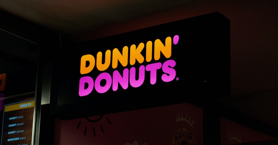 Loyal Customer Helps Provide Home for Evicted Dunkin' Donuts Employee, Her Kids