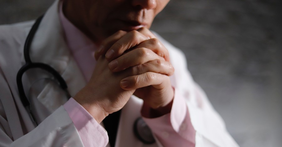 Praying doctor, Doctor says he believes in the healing power of prayer