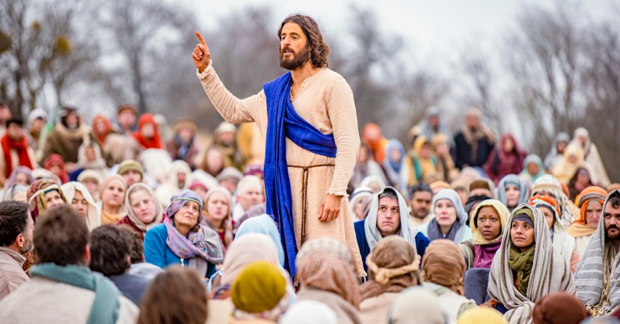 Jesus speaking to the masses in The Chosen, The Chosen gets a 3rd season