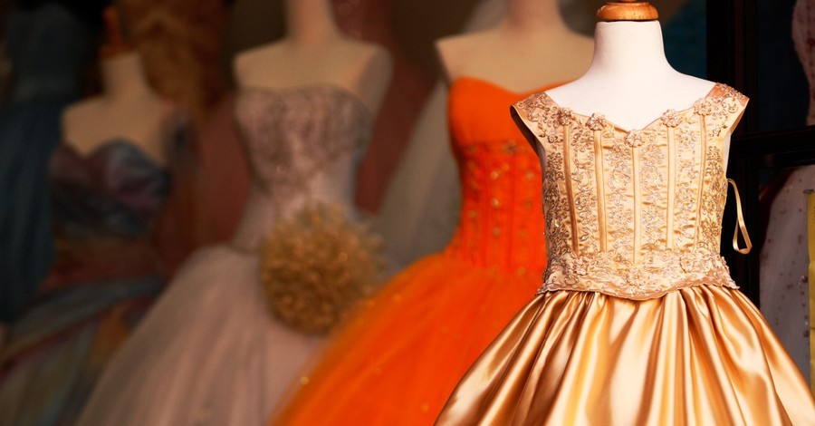 Texas UMC Church Holds Annual Prom Closet Event, Gives More Than 800 Girls Free Prom Dresses
