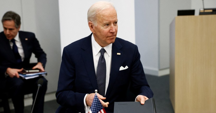 Biden and NATO Leaders Hold 'Extraordinary' Summit in Belgium 