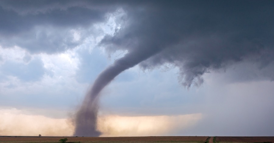 Oklahoma Church Congregants Gather for Praise, Worship One Week after a Tornado Destroys Their Building