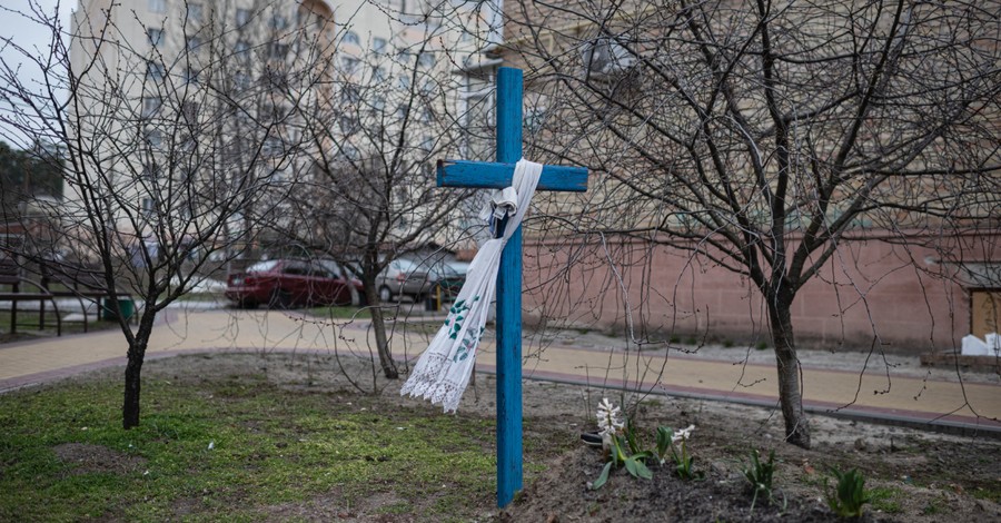 A cross at a grave in Ukraine, the dean of the Kyiv Slavic Evangelical Seminary is killed in Ukraine