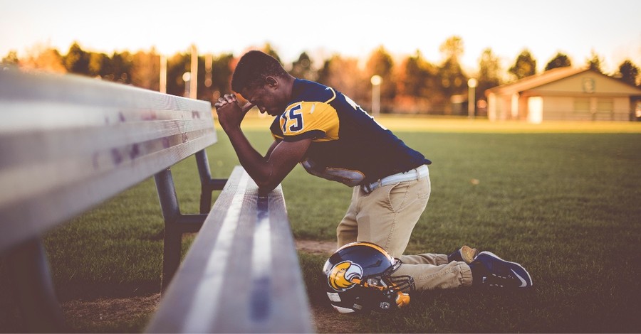 Football Coach Fired after Holding Baptism Ceremony for 20 Players Following Practice