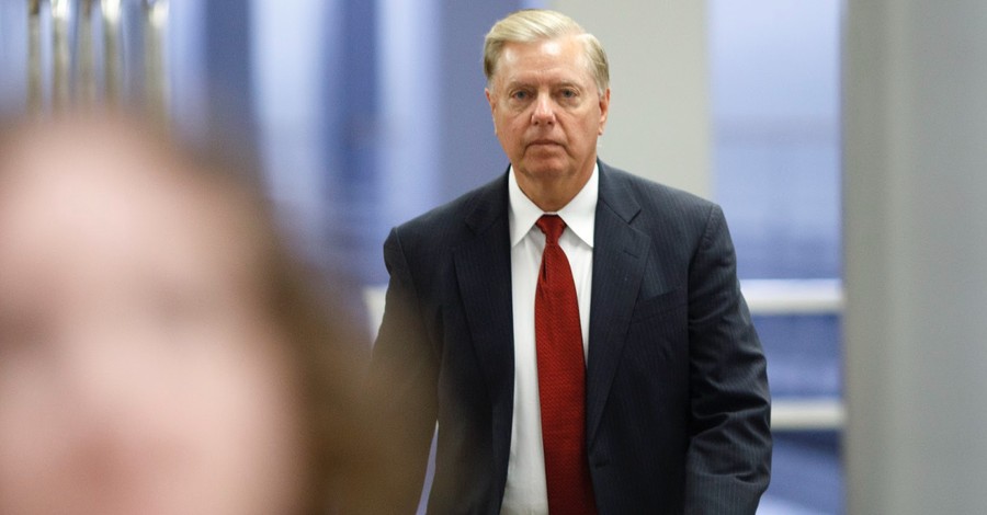 Lindsey Graham Asks Chuck Schumer to Call for Vote to Dismiss Impeachment Trial of Trump