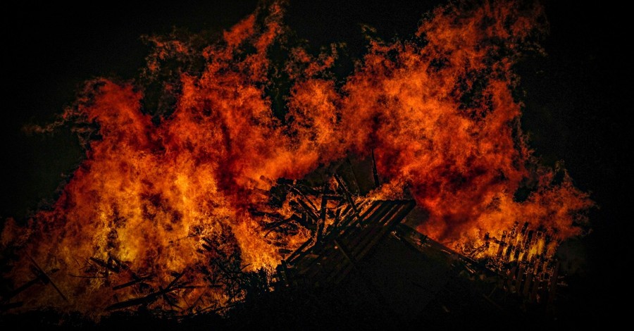Pastor Greg Locke's Church Burns Harry Potter Books, Occultic Materials in Massive Bon Fire