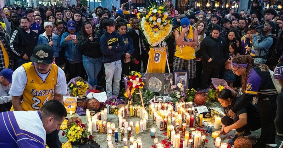 After Kobe Bryant's Death, Lakers' Chaplain Seeks Scripture to Help Cope