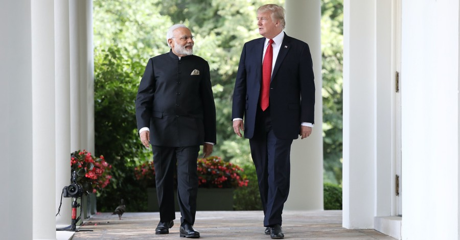 Over 100,000 People Greet President Trump in India