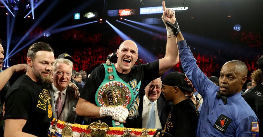 Heavyweight Champ Tyson Fury Thanks 'My Lord and Savior Jesus Christ' after Win