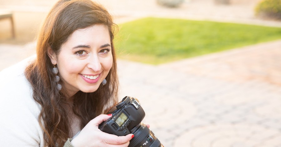 Trump DOJ: Christian Photographer Shouldn't Be Forced to Work Same-Sex Wedding