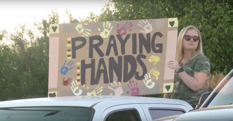 Hundreds Circle Georgia Hospital in Their Cars to Pray for Workers Battling Coronavirus