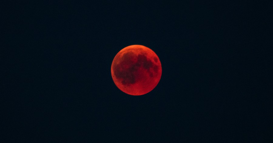 Blood Moon, Discussions on End Times Prophecies increase after the sky turns red in China just days before a blood moon