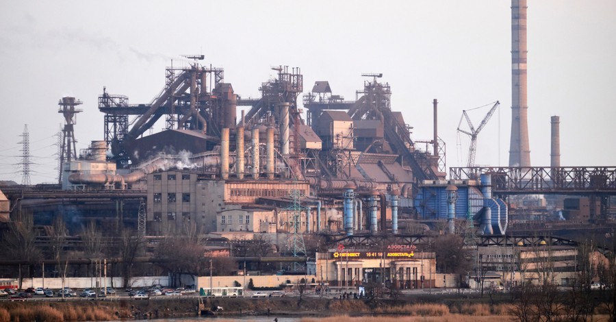 Ukrainian Fighters Flee Steel Plant as Russia Moves to Capture Mariupol