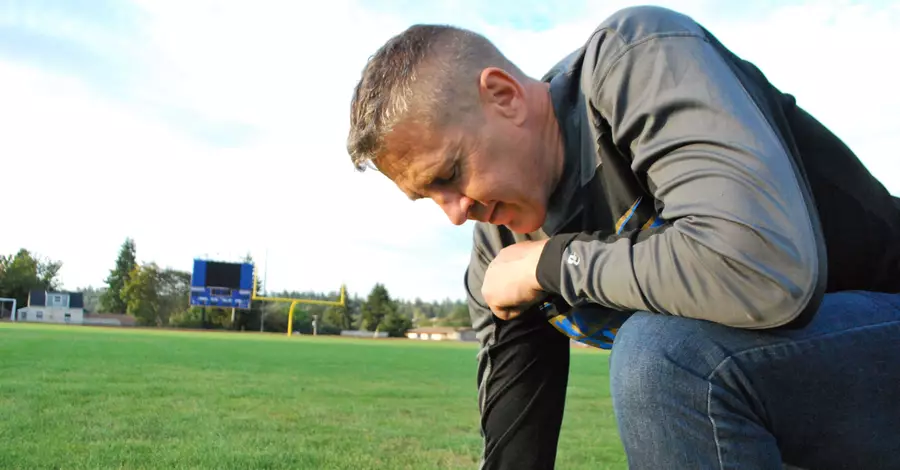 Supreme Court Sides with Football Coach Who Was Fired for Praying