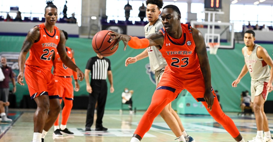 Auburn Basketball Team Baptized in Jordan River during Israel Tour: 'Once-in-a-Lifetime'