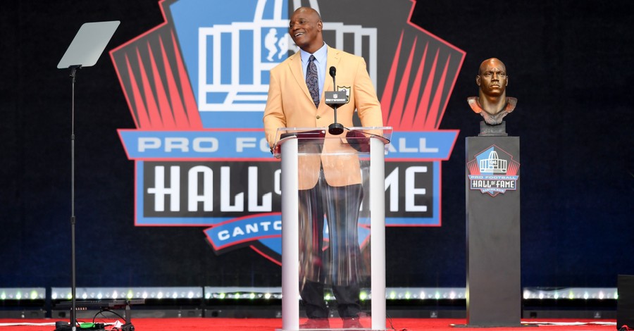 'I Keep My Gaze on Christ': 49ers Bryant Young Credits Faith During Hall of Fame Speech 