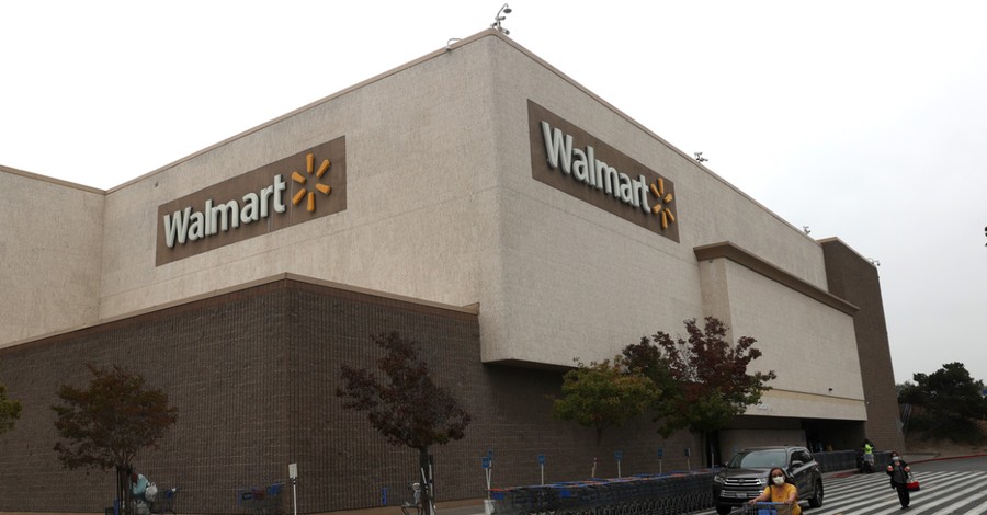 Police Officer Working at Walmart Steps up When Man Can't Pay for Groceries