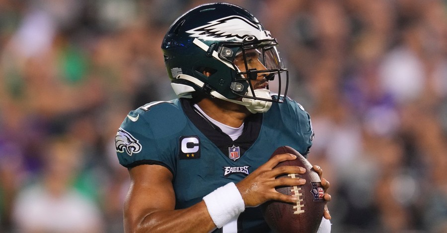 Eagles name Jalen Hurts as starting quarterback for 2022 season