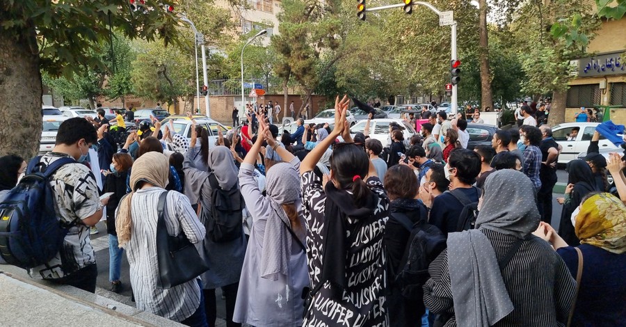 More Than 40 Killed during Iranian Anti-Government Protests following Death of Woman by 'Morality Police' for 'Improper Hijab'