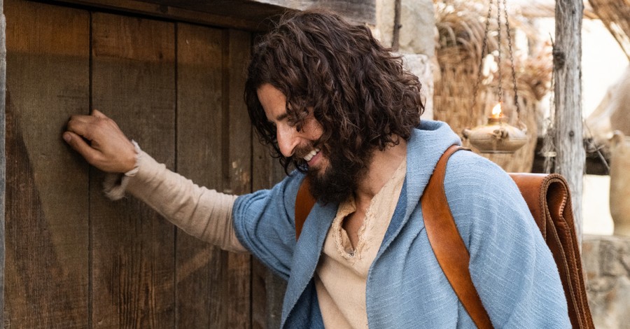 Actor Who Plays Jesus Says The Chosen TV Series 'Deepened My Faith Very  Intensely' - Michael Foust