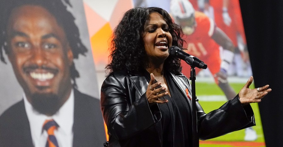 CeCe Winans Comforts Mourners at Virginia Service: 'God Loves You, He's with You' 