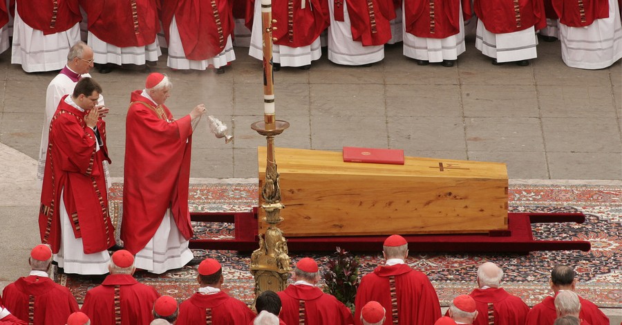 Thousands Attend Pope Benedict XVI's Funeral