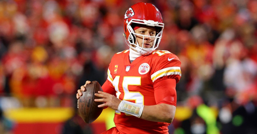 Chiefs QB Patrick Mahomes discusses being 'fully in' on God