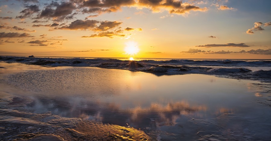 U.S. Military Shoots Down Low-Flying Unidentified Object over Lake Huron