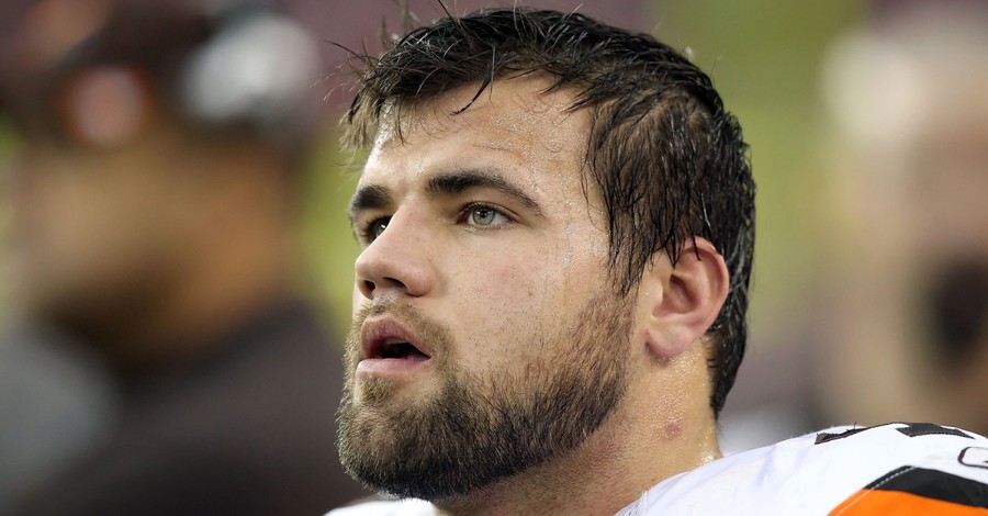 Former NFL Player Peyton Hillis Thanks God for Saving His Life after He Rescued His Kids from Drowning