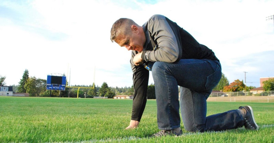 Washington School Reinstates Christian Football Coach Fired for Praying on Field