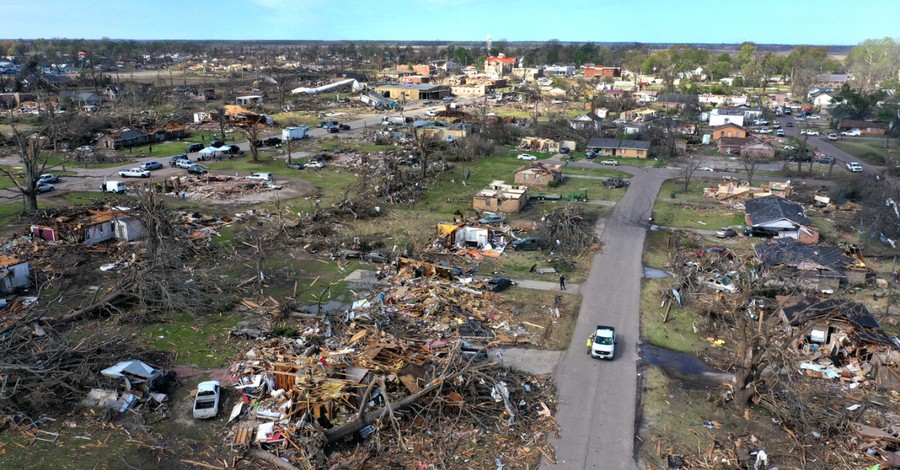 TV Meteorologist Prays On-Air as Tornado Slams Town: 'Dear Jesus, Please Be with Them'