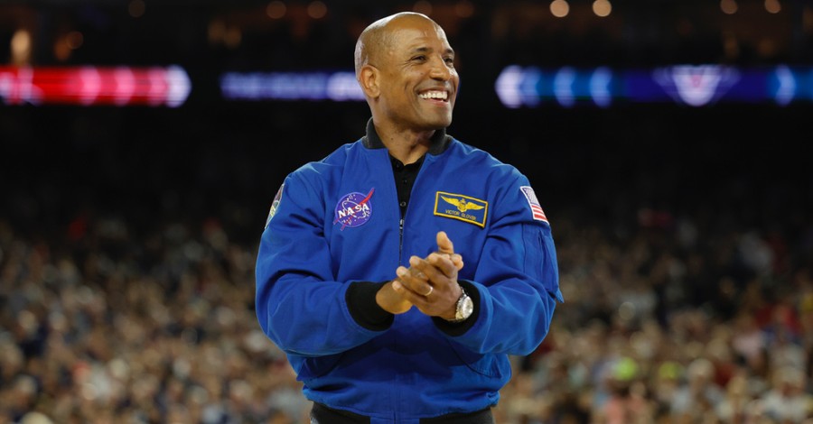 'We Need Jesus': Astronaut Victor Glover, Chosen for NASA Moon Mission, Is a Man of Faith