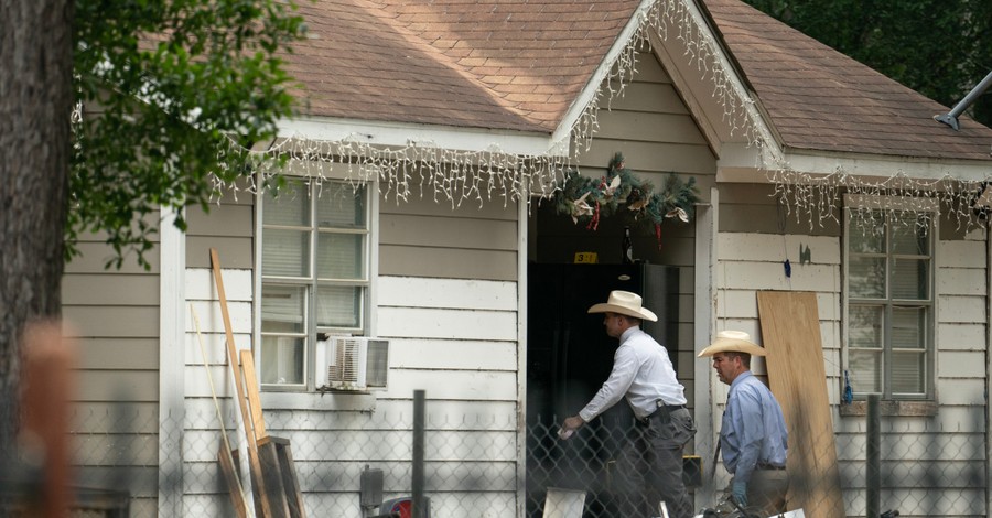 Texas Gunman Who Killed 5 Neighbors Is Arrested after 4-Day Manhunt