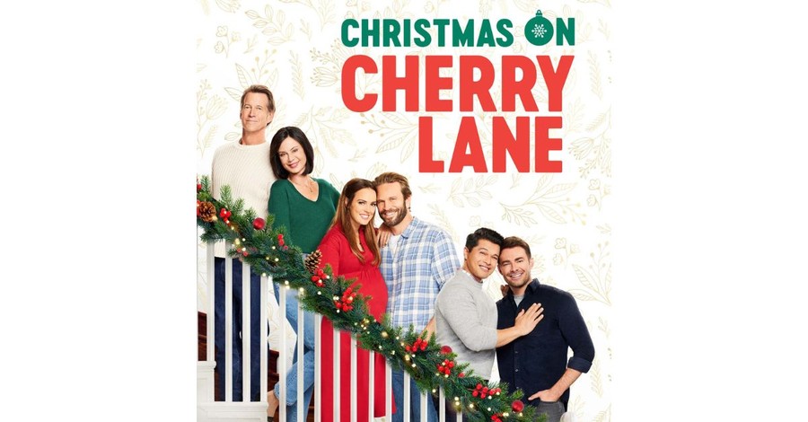 Hallmark Channel to Feature LGBT Couples in 2 Christmas Movies this Season