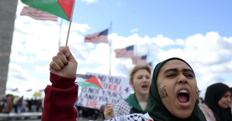 White House Denounces 'Antisemitic' Pro-Palestinian Rally Outside Israeli Falafel Shop in Philadelphia
