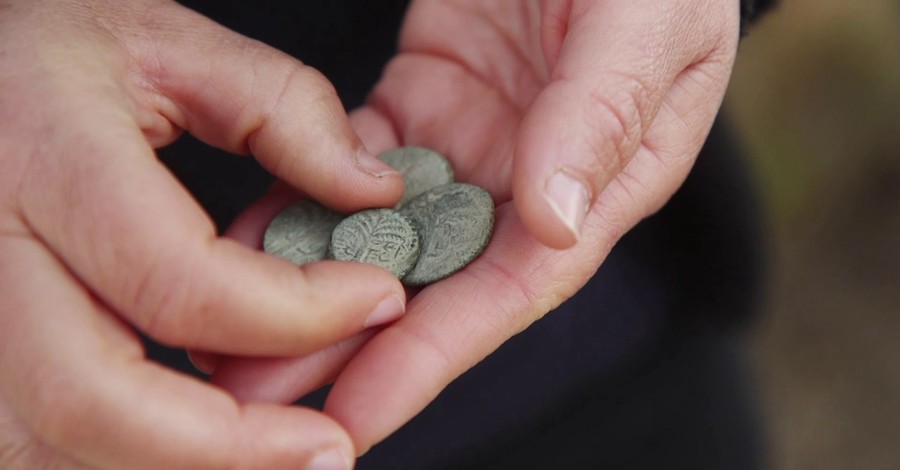 2,000-Year-Old Coin Engraved with ‘Eleazor the Priest’ Uncovered in Israel 