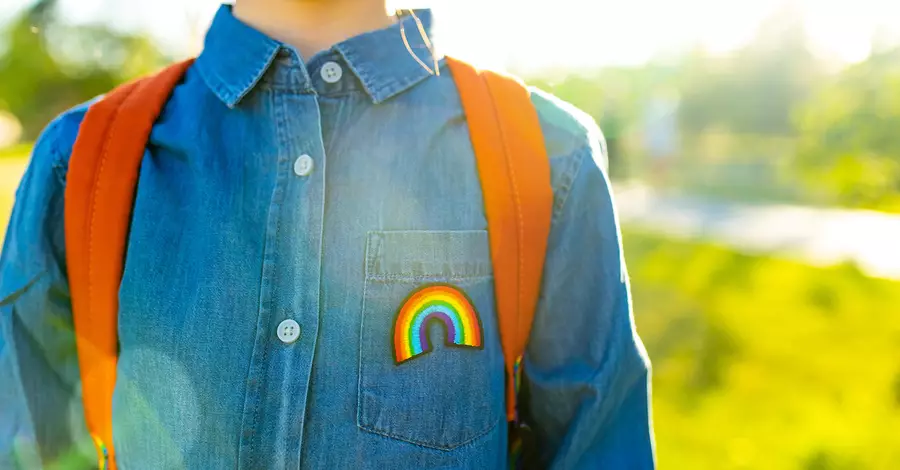  Christian Teacher Fired for Refusing to Affirm 8-Year-Old's Gender Transition Fights Back