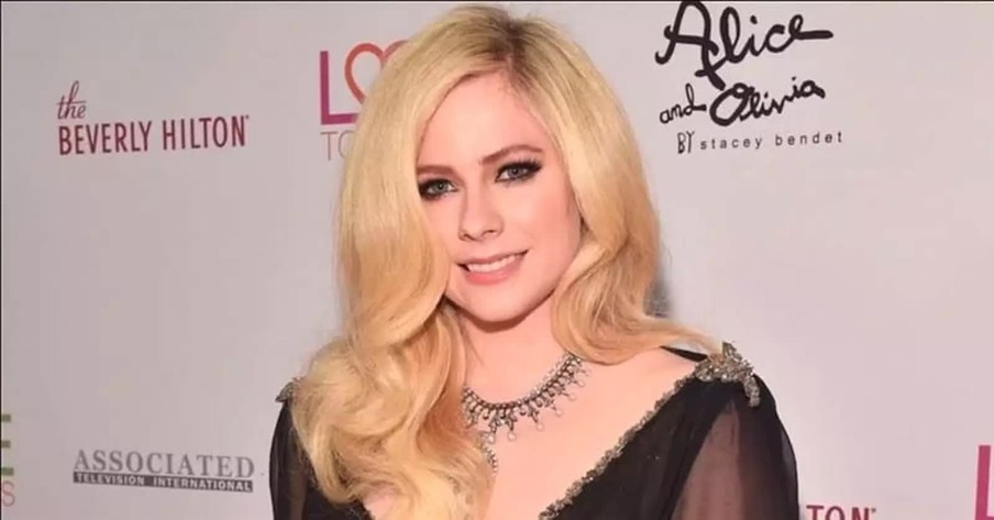 Emotional Story Behind Avril Lavigne Hit Song Head Above Water