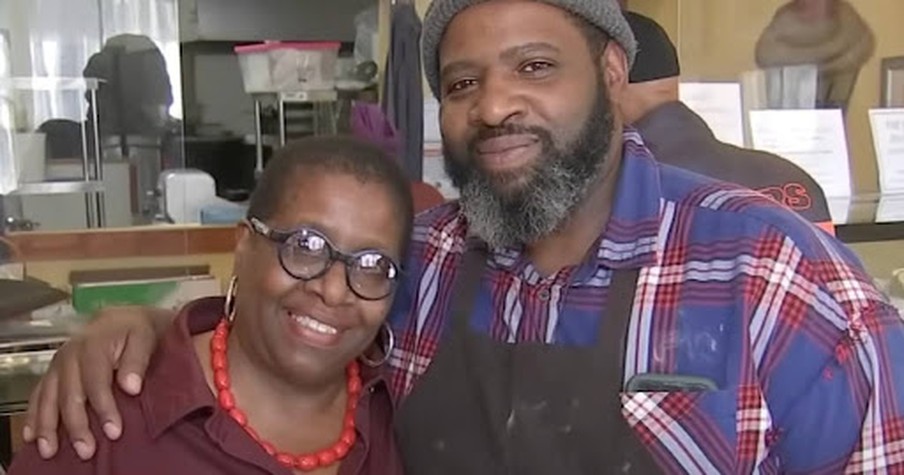 Chicago Man Discovers That The Owner Of The Bakery He Loved To Visit Was Actually His Mother