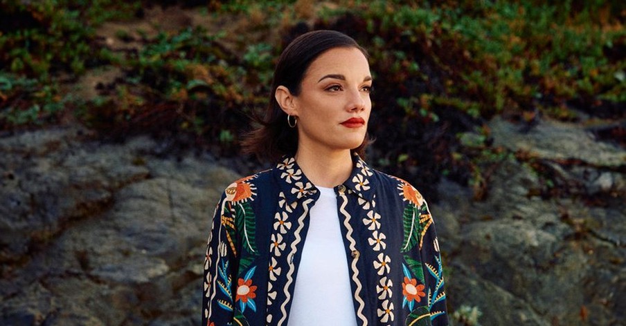 Sarah Kroger Strips Back Handpicked Selections For 'A New Reality (Acoustic Sessions)'