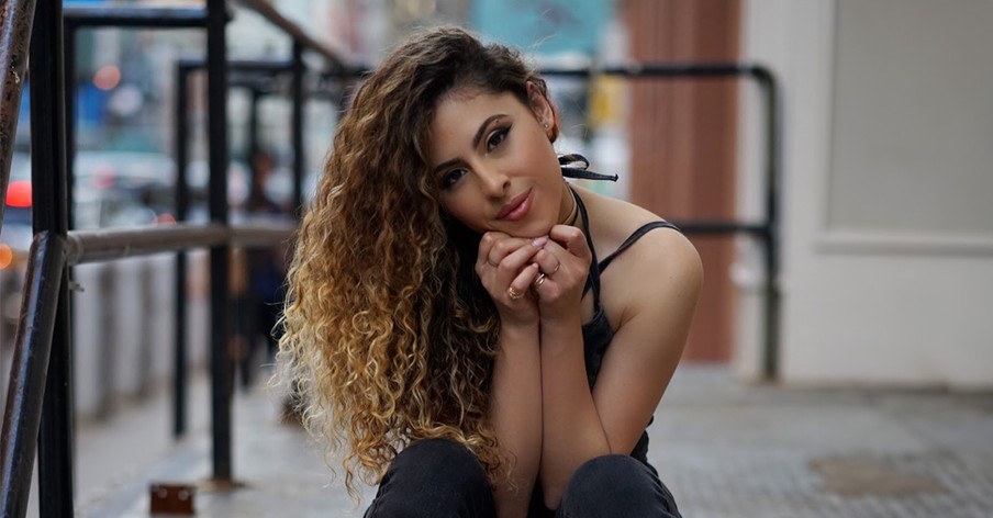 Kim Viera Returns With Powerful New Single 'Jumping Fences (GREGATRON Remix)'
