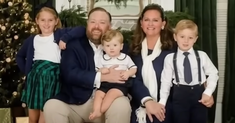 Neighborhood Offers Support For 8-Year-Old Girl Who Lost Her Family in the Texas Floods