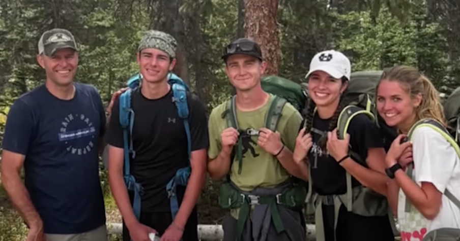 After Breaking Down Their Camp in Just 10 Minutes, Family Hikes 37 Miles to Escape Wildfire
