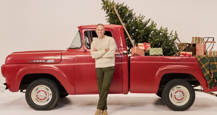 Matthew West Releases New Album 'Come Home For Christmas'