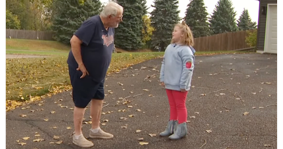 Minnesota 9-Year-Old Sets Up a Free Compliments Stand, Encouraging Her Community